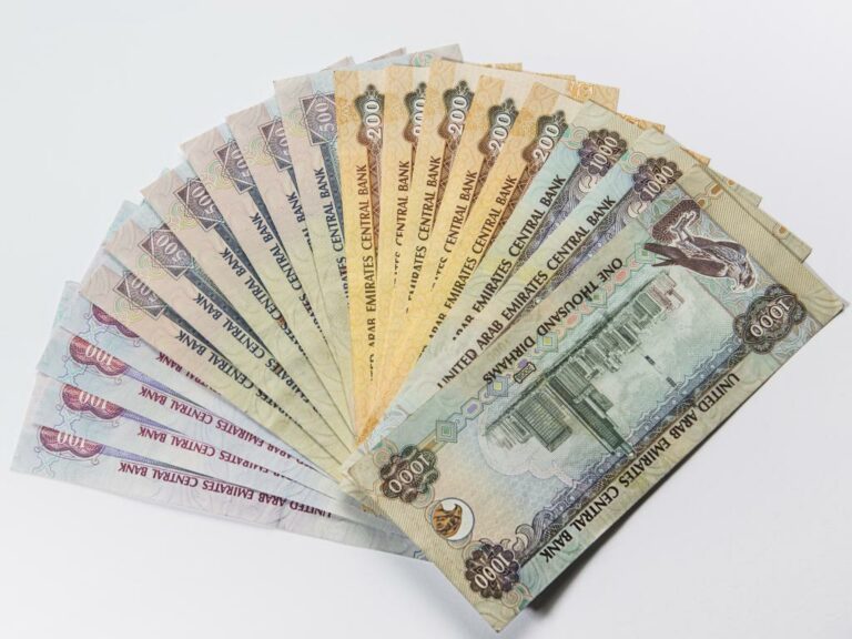Dubai Währung ist der VAEDirham wo es Geldscheine und Münzen gibt