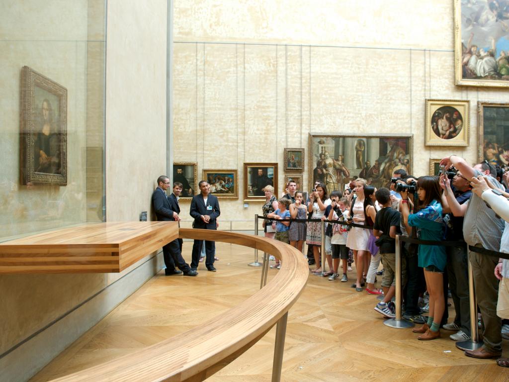 Besucher vor der Mona Lisa