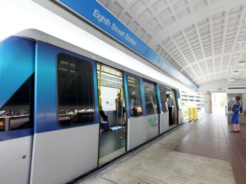 Eine Bahn vom Miami Metromover