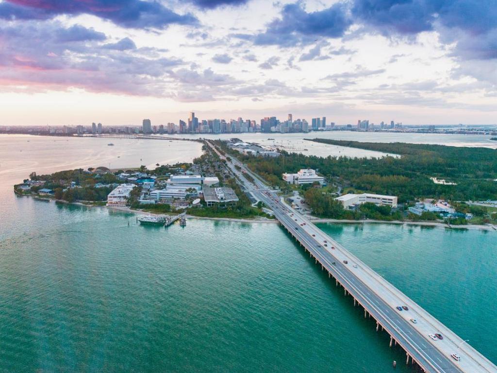 Der Rickenbacker Causeway in Miami