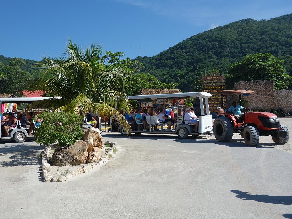 Mit dem Traktor durch Labadee
