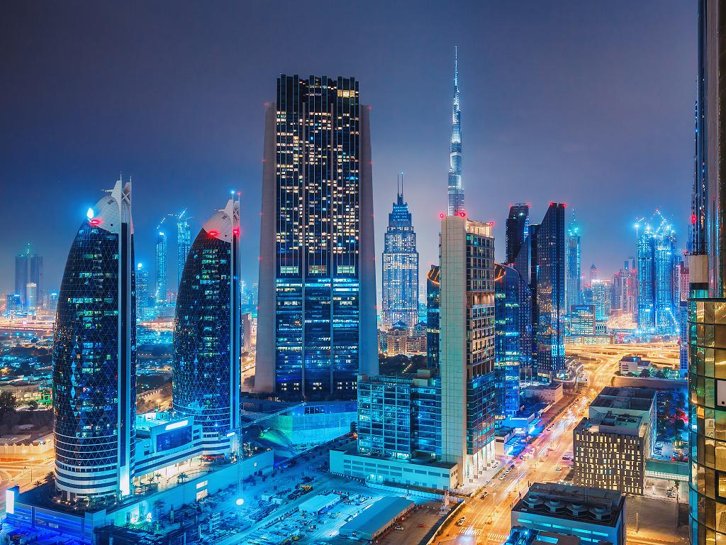 Dubai Skyline bei Nacht