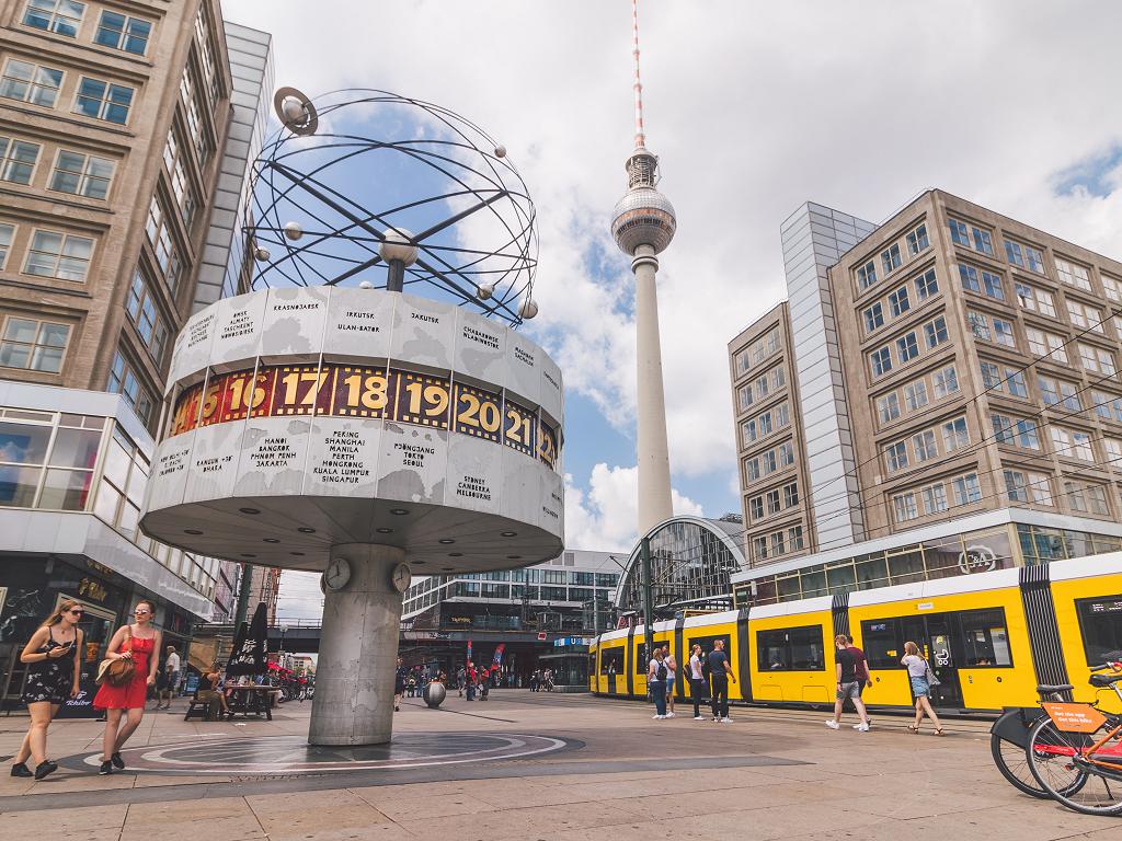 Die Weltzeituhr am Alexanderplatz