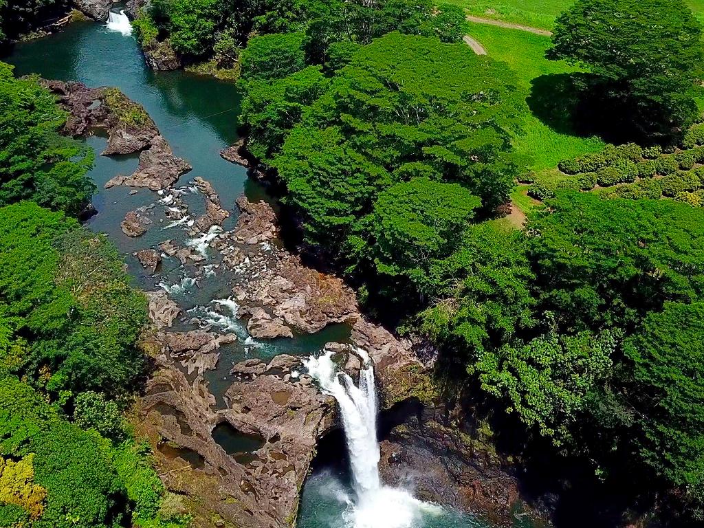 Panorama vom Wasserfall auf Hawaii