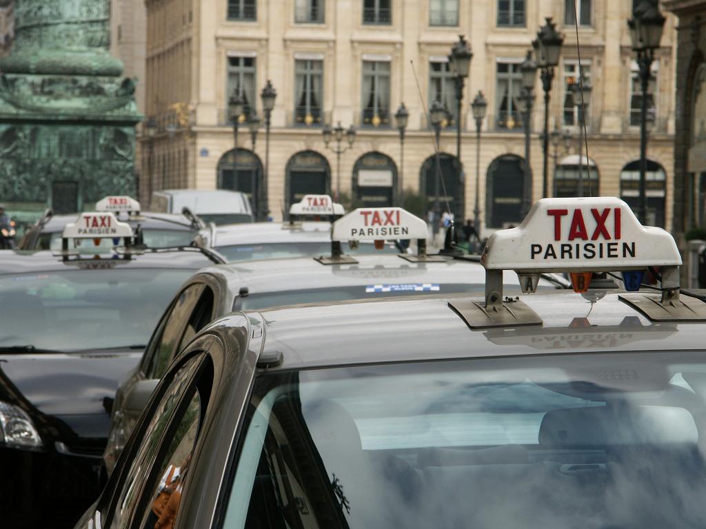 Ein Taxi in Paris