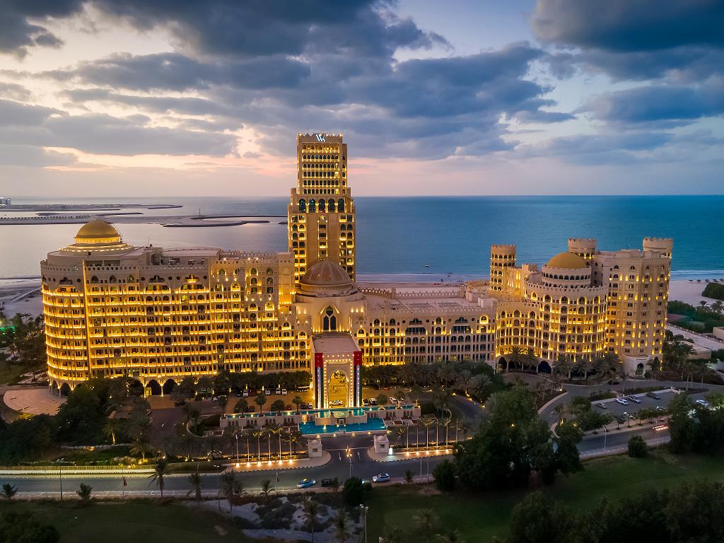 Waldorf Astoria Ras Al Khaimah bei Nacht