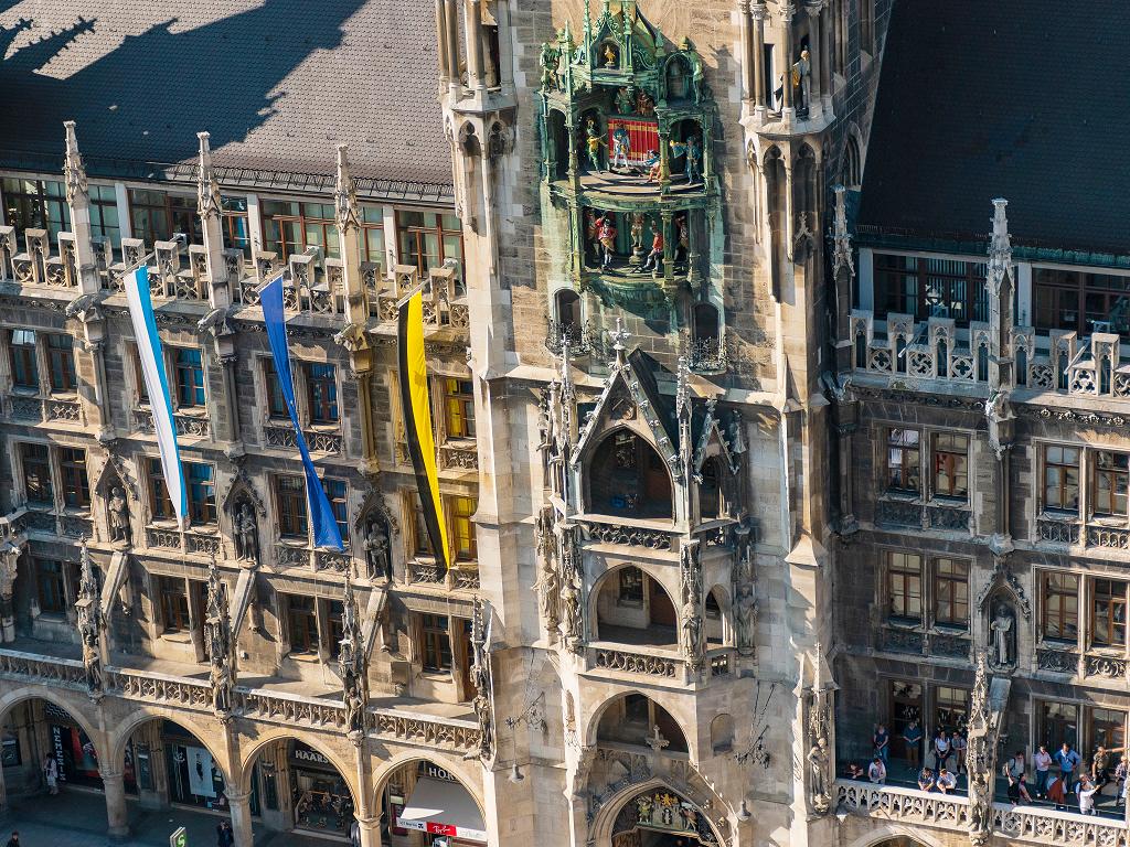 Blick auf das Glockenspiel 