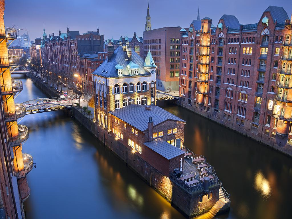 Die Speicherstadt am Abend