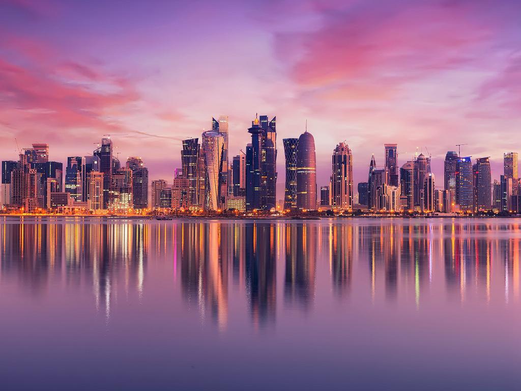 Doha Skyline bei Sonnenuntergang sehr beeindruckend