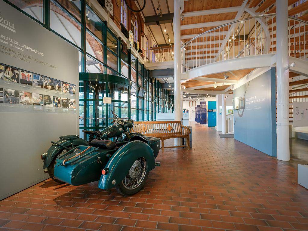 Ein Motorrad im Museum