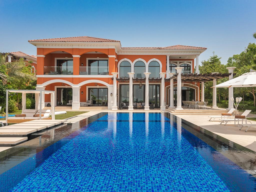 Luxusvilla in Dubai mit schönem Pool