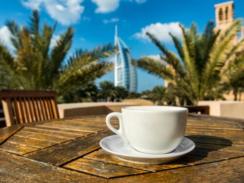 Kaffee mit Blick zum Burj al Arab