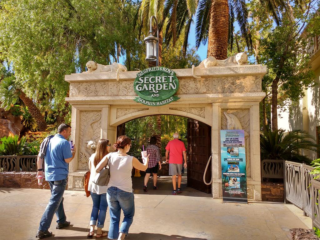 Siegfried & Roy's Secret Garden and Dolphin Habitat