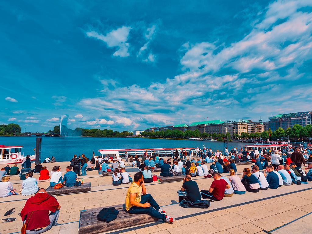 Touristen am Jungfernstieg