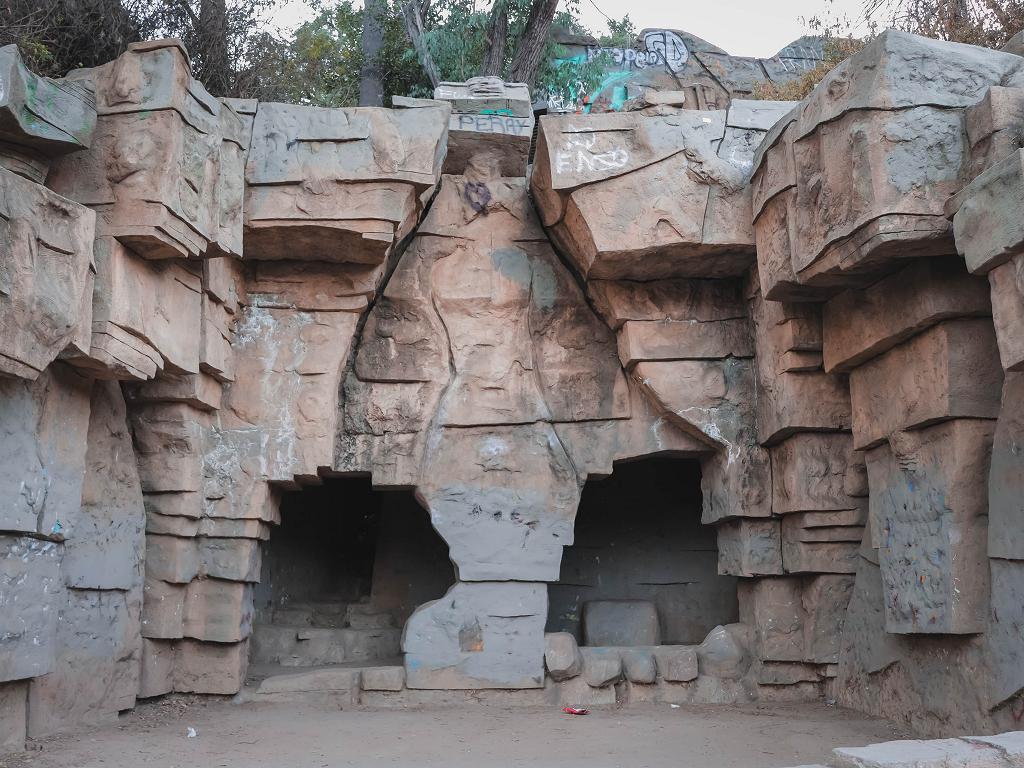Eine Höhle im Zoo