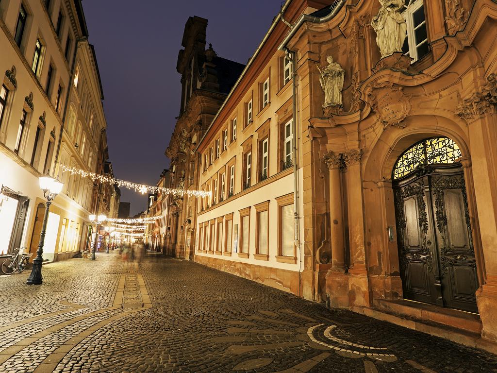 Augustinerstraße und Augustinerkirche