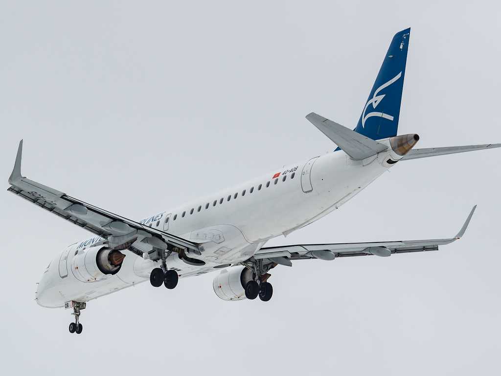 Montenegro Airlines bei der Landung